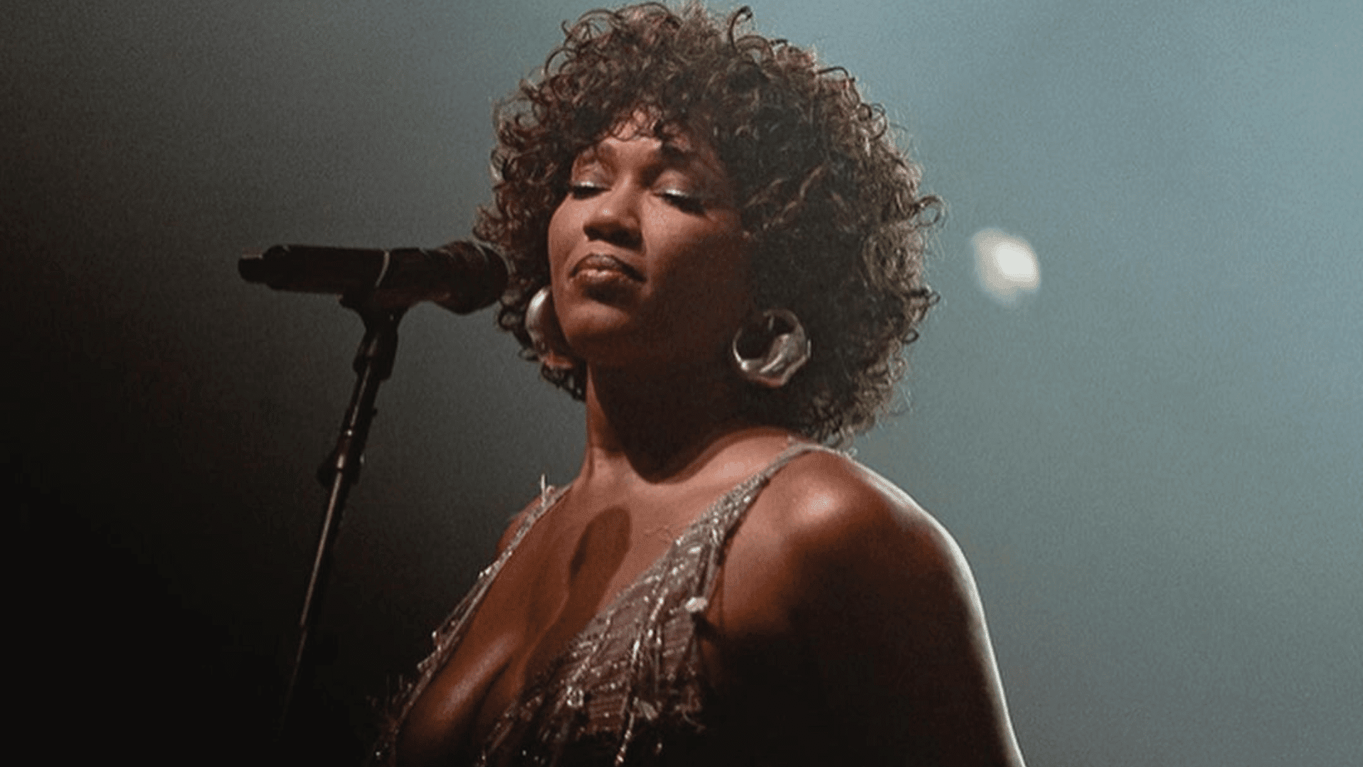 Cantora baiana Luedji Luna em show no festival Feira Preta, realizado no parque Ibirapuera, em São Paulo | Noelia Nájera - 5.mai.2024/Divulgação