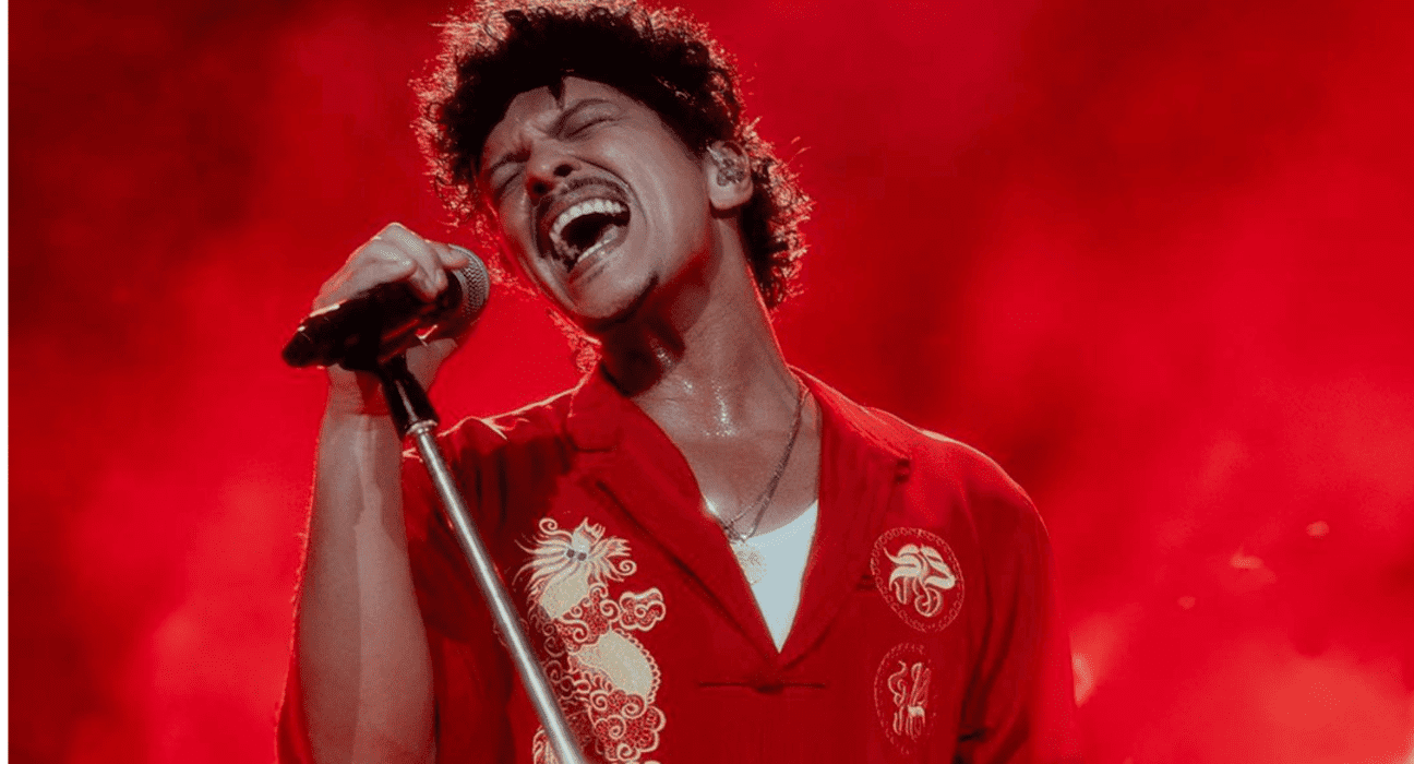 Bruno Mars em show no estádio Nacional de Singapura, na capital do país | 6.abr.2024/Divulgação