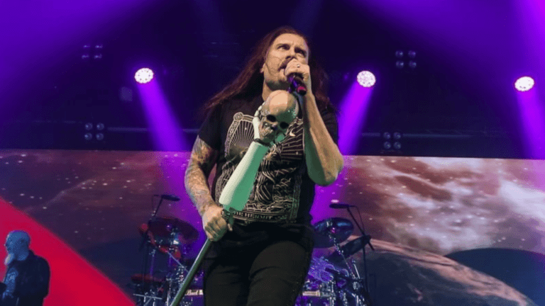 Vocalista canadense James LaBrie em show da banda americana Dream Theater, no Hangar 11, em Tel Aviv, Israel | 14.jan.2023/Divulgação