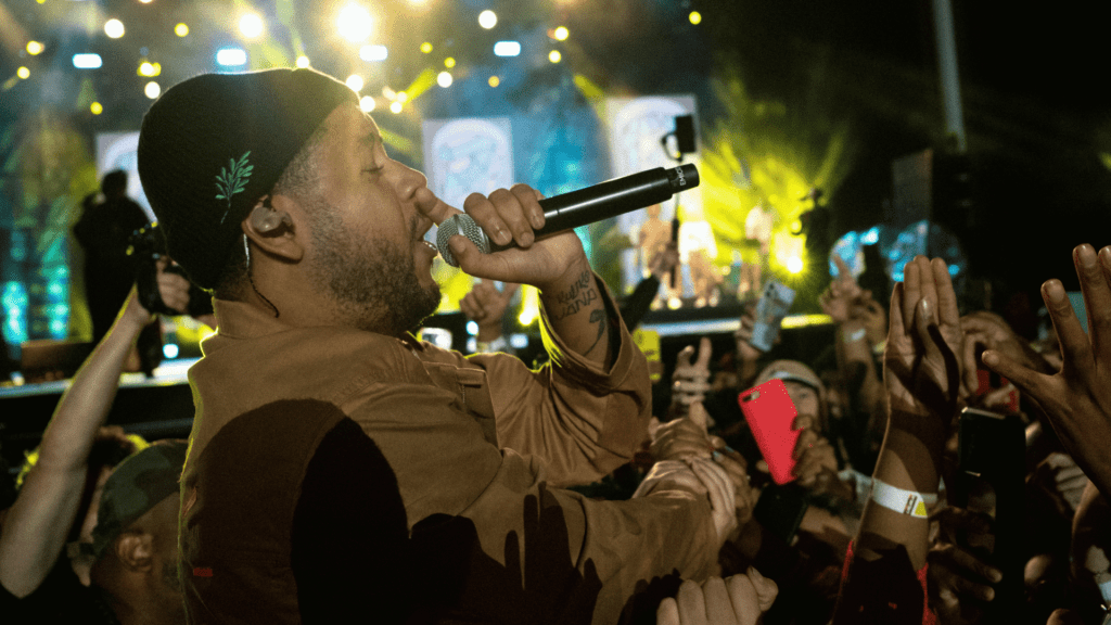 Emicida em show da turnê 'AmarElo - A Gira Final' no parque Ibirapuera, em São Paulo | Ênio Cesar - 25.mai.2024/Divulgação