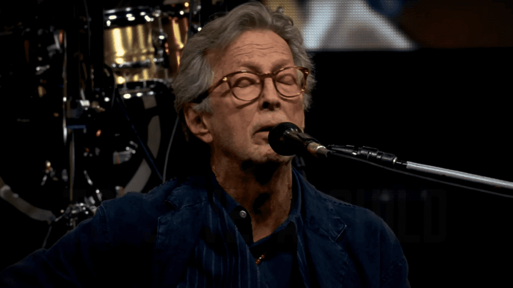 Eric Clapton durante show em Londres na gravação do disco 'To Save A Child', em dezembro de 2023 | Reprodução