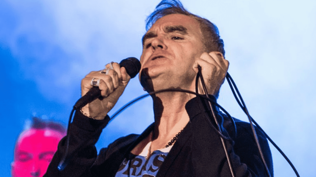 Morrisey, ex-vocalista do Smiths, em show no antigo Espaço das Américas, atual Espaço Unimed, em São Paulo, com a turnê 'Low in High School' | Fernando Pires - 2.dez.2018/Divulgação