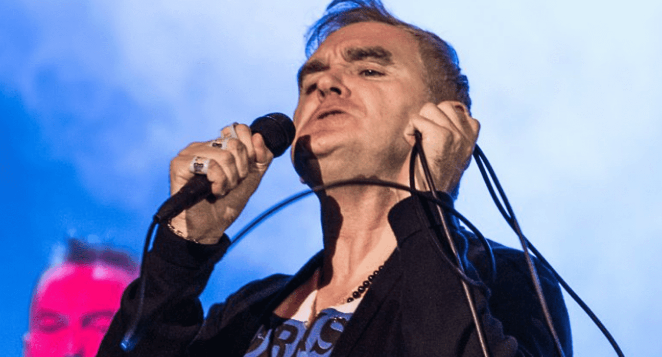 Morrisey, ex-vocalista do Smiths, em show no antigo Espaço das Américas, atual Espaço Unimed, em São Paulo, com a turnê 'Low in High School' | Fernando Pires - 2.dez.2018/Divulgação