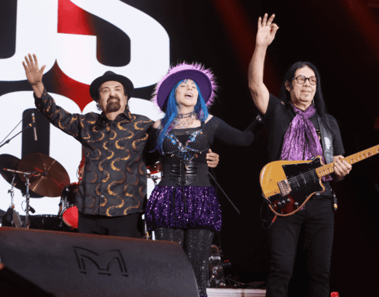 Paulinho Boca de Cantor (esq.), Baby do Brasil (centro) e Pepeu Gomes em show do Novos Baianos na 21ª edição do festival João Rock, no Parque Permanente de Exposições, em Ribeirão Preto (interior de SP) | Rafael Cautella - 8.jun.2024/Divulgação