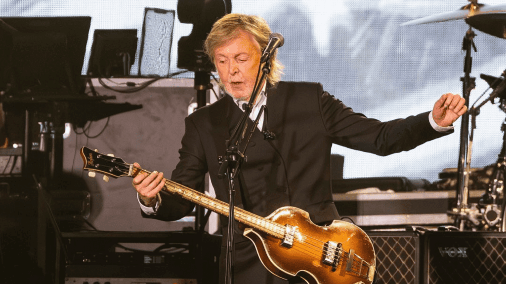 Paul McCartney em show da 'Got Back Tour' no estádio do Maracanã, no Rio | Marcos Hermes - 16.dez.2023/Divulgação