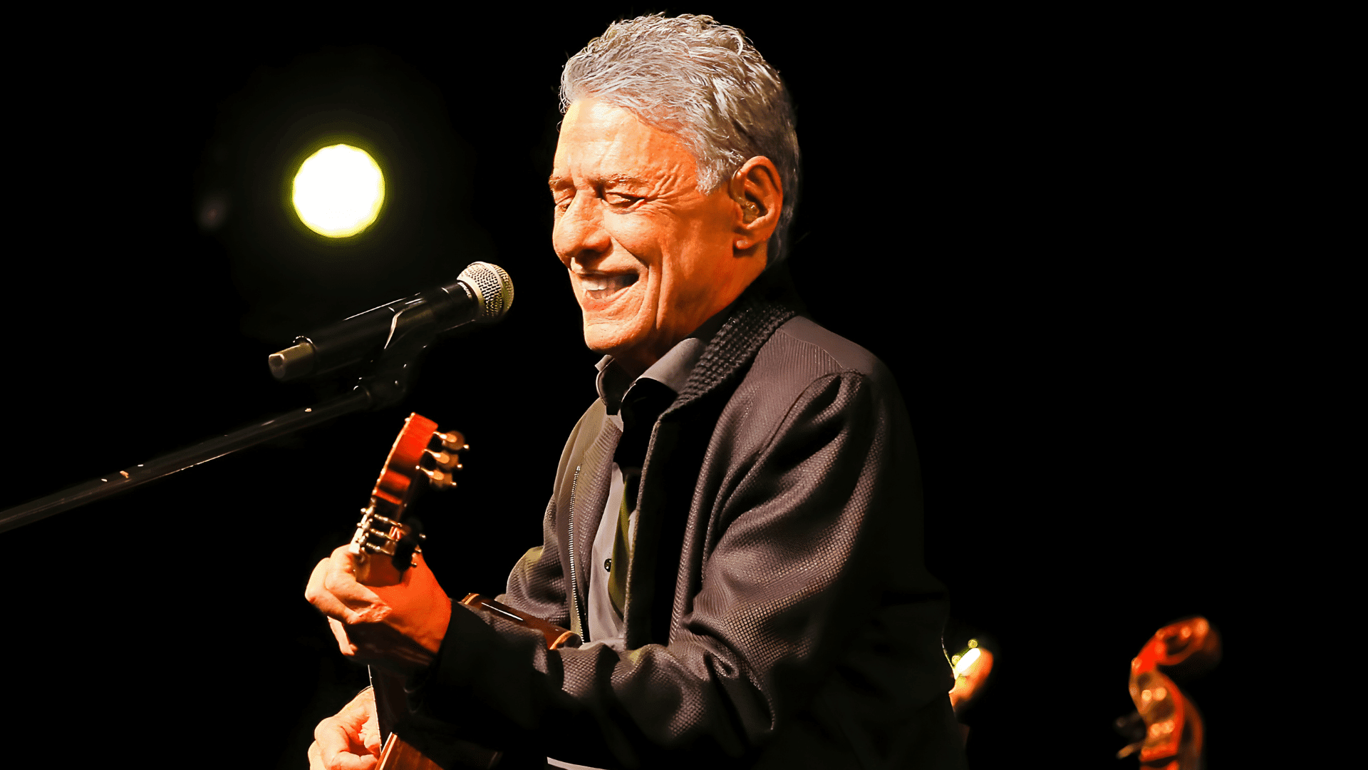 Chico Buarque em show da turnê "Que Tal um Samba" no Tokio Marine Hall, na zona sul de São Paulo | Leo Aversa - 3.mar.2023/Divulgação