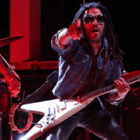 Lenny Kravitz em show durante jantar da rádio iHeartMedia e da MediaLink no hotel du Cap-Eden-Roc, em Antibes, ao lado de Cannes, na França, no festival Cannes Lions | Adam Berry - 18.jun.2024/Divulgação