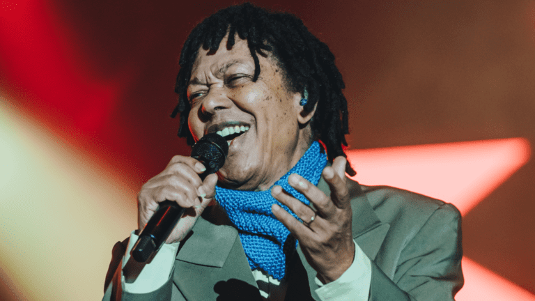 Djavan em show na terceira edição do festival Turá, no parque Ibirapuera, em São Paulo | Camila Cara - 30.jun.2024/Divulgação