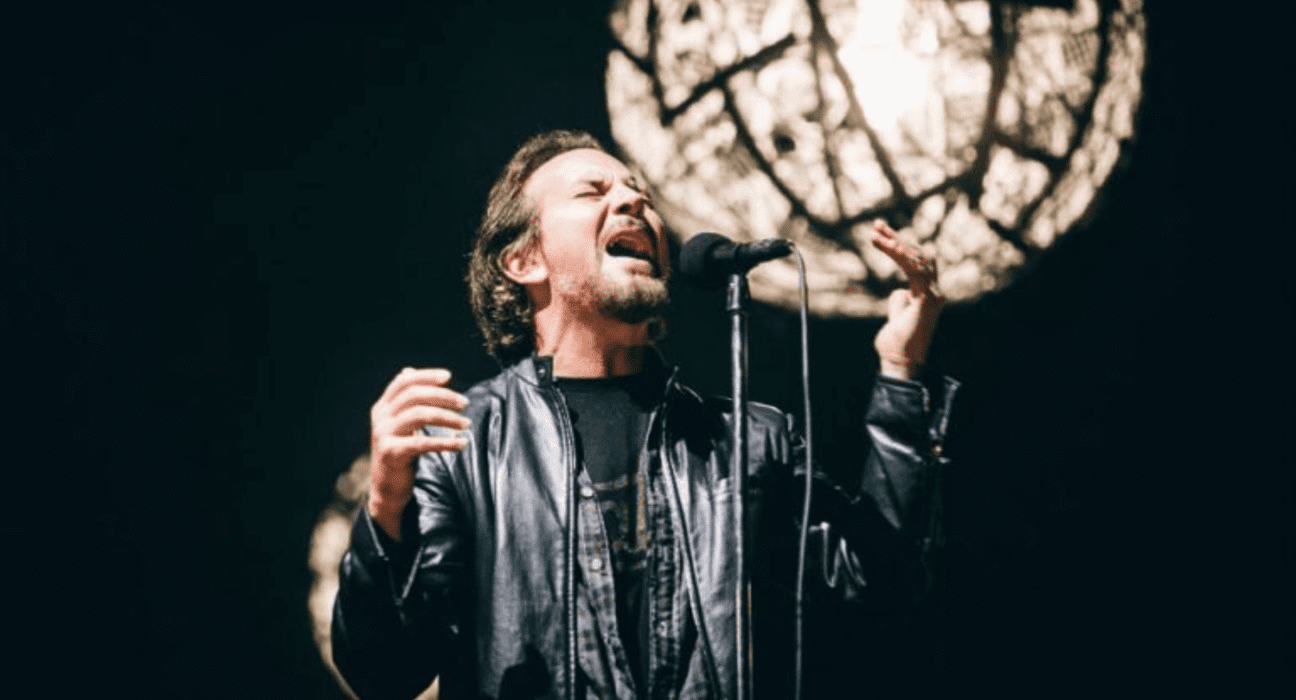 Eddie Vedder, vocalista do Pearl Jam, durante show no NOS Alive, em Portugal | 14.jul.2018/Divulgação