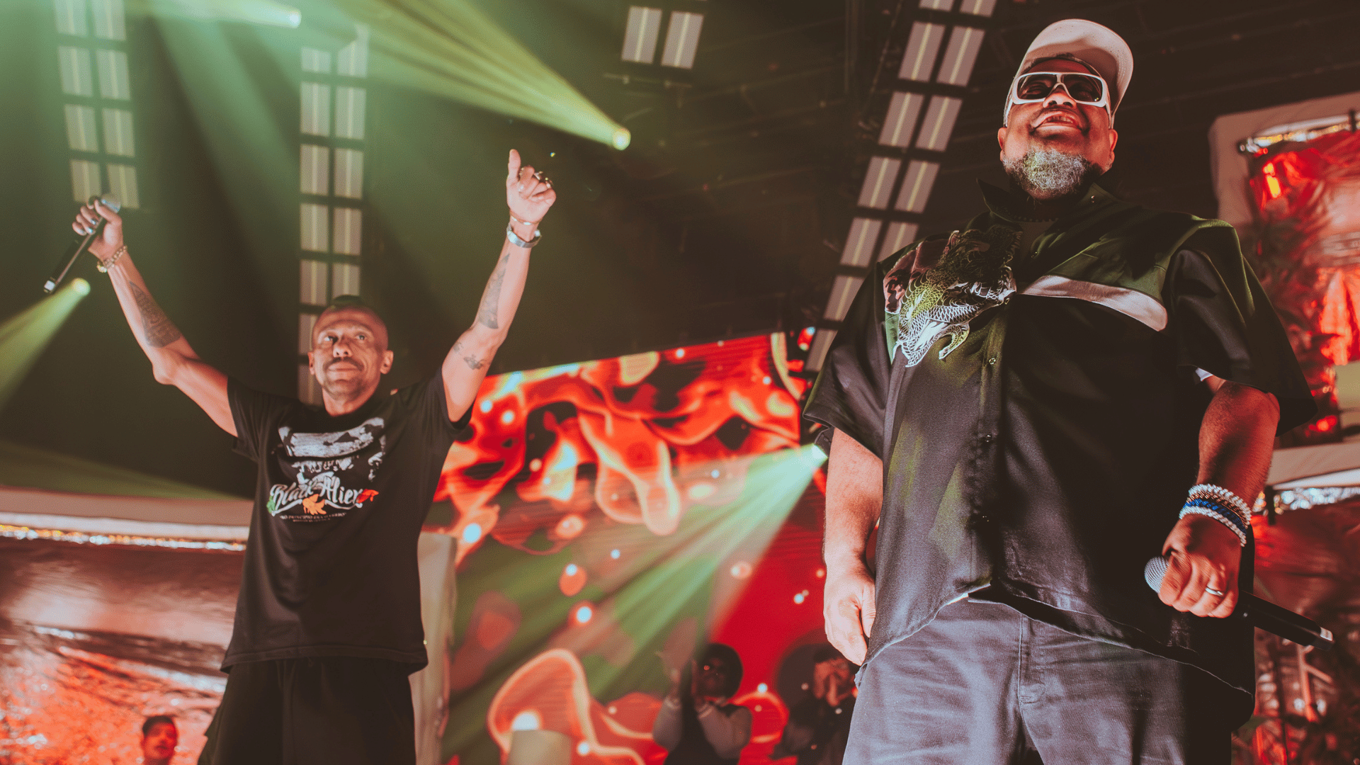 Mike Muir, vocalista do Suicidal Tendencies, e BNegão em show do Planet Hemp, "Baseado em Fatos Reais: 30 Anos de Fumaça", gravado no Espaço Unimed, em São Paulo | Rafael Strabelli - 11.jul.2024/Divulgação