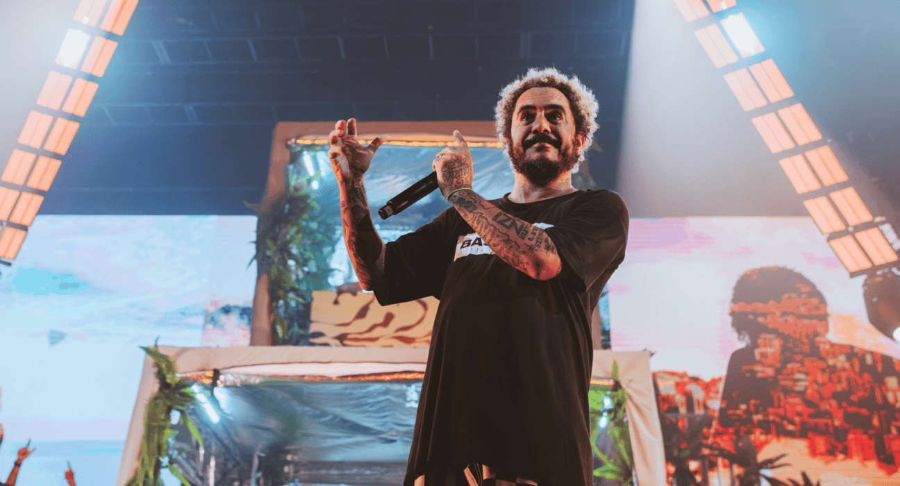 Marcelo D2 em show do Planet Hemp, "Baseado em Fatos Reais: 30 Anos de Fumaça", gravado no Espaço Unimed, em São Paulo | Rafael Strabelli - 11.jul.2024/Divulgação