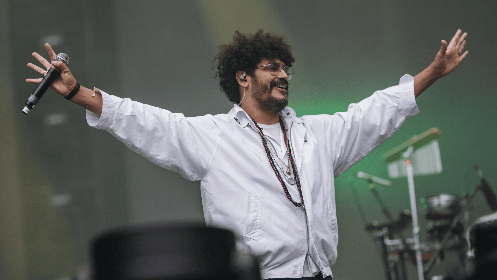 Criolo no palco do festival Chic Show - 50 Anos de Black Music, no Allianz Parque, em São Paulo | Stephan Solon - 13.jul.2024/Divulgação