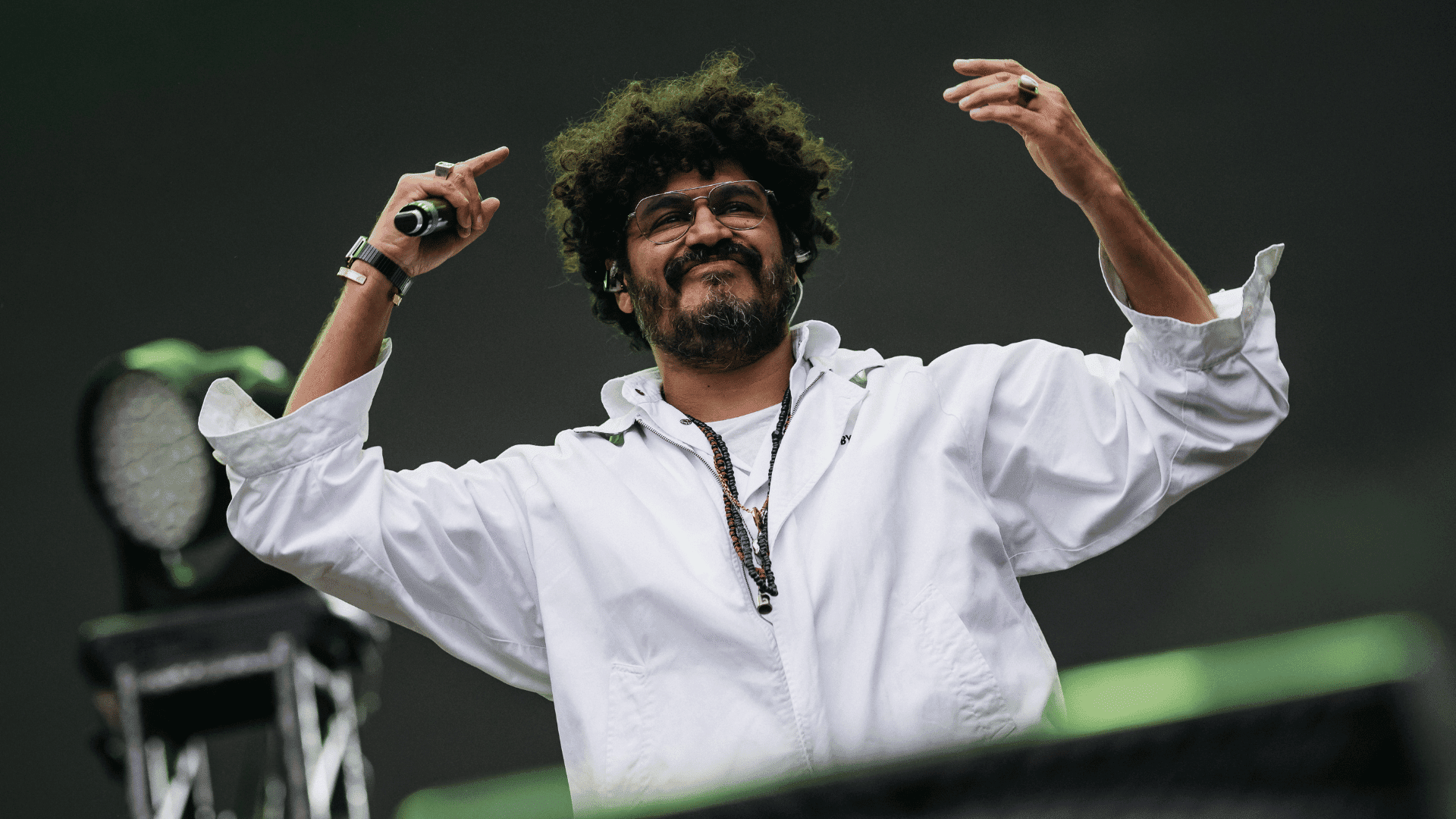 Criolo no palco do festival Chic Show - 50 Anos de Black Music, no Allianz Parque, em São Paulo | Stephan Solon - 13.jul.2024/Divulgação