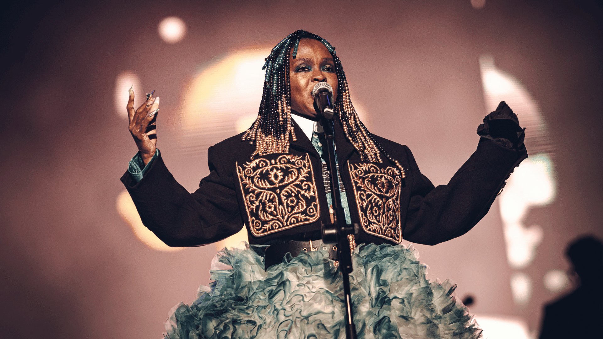 Lauryn Hill no palco do festival Chic Show - 50 Anos de Black Music, no Allianz Parque, em São Paulo | Stephan Solon - 13.jul.2024/Divulgação