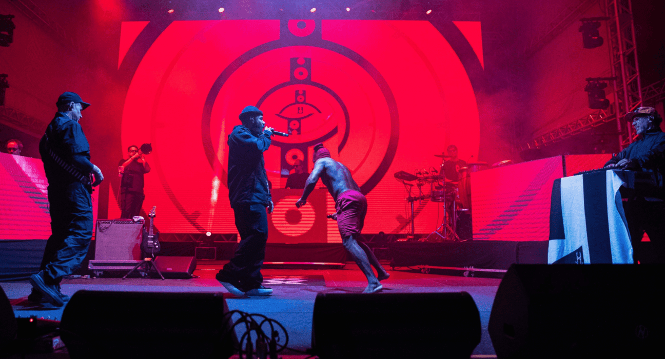 Russo Passapusso, vocalista do BaianaSystem, em show no Festival Olímpico Parque Time Brasil, no parque Villa-Lobos, em São Paulo | Léo Barrilari - 27.jul.2024/COB/Divulgação