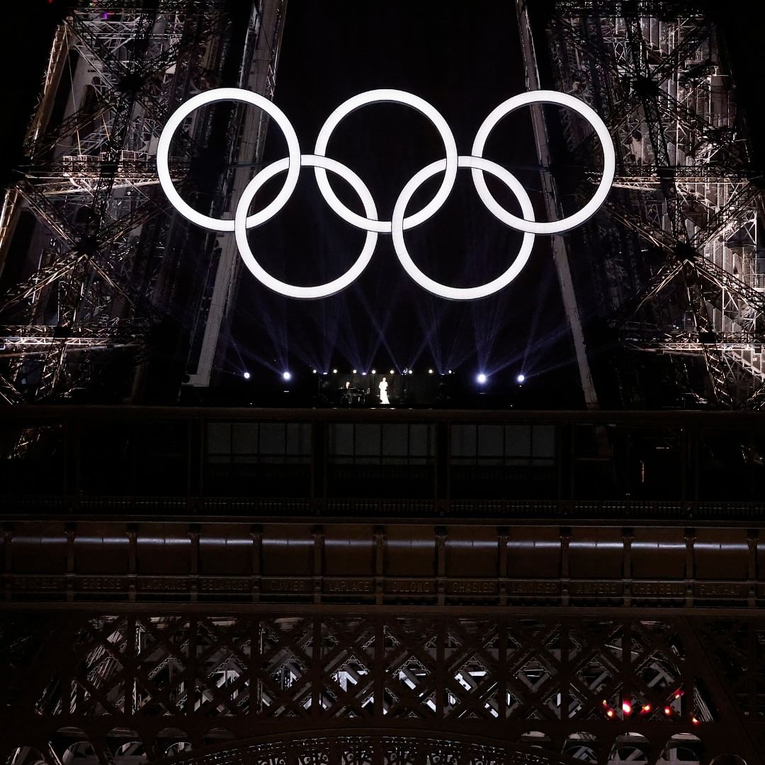 Cantora canadense Céline Dion em show na Torre Eiffel no encerramento da cerimônia de abertura das Olimpíadas de Paris | 26.jul.2024/Divulgação