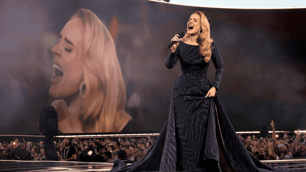 Cantora britânica Adele em primeiro show de sua residência na arena Messe München, em Munique, na Alemanha | Kevin Mazur - 2.ago.2024/Getty Images/Divulgação