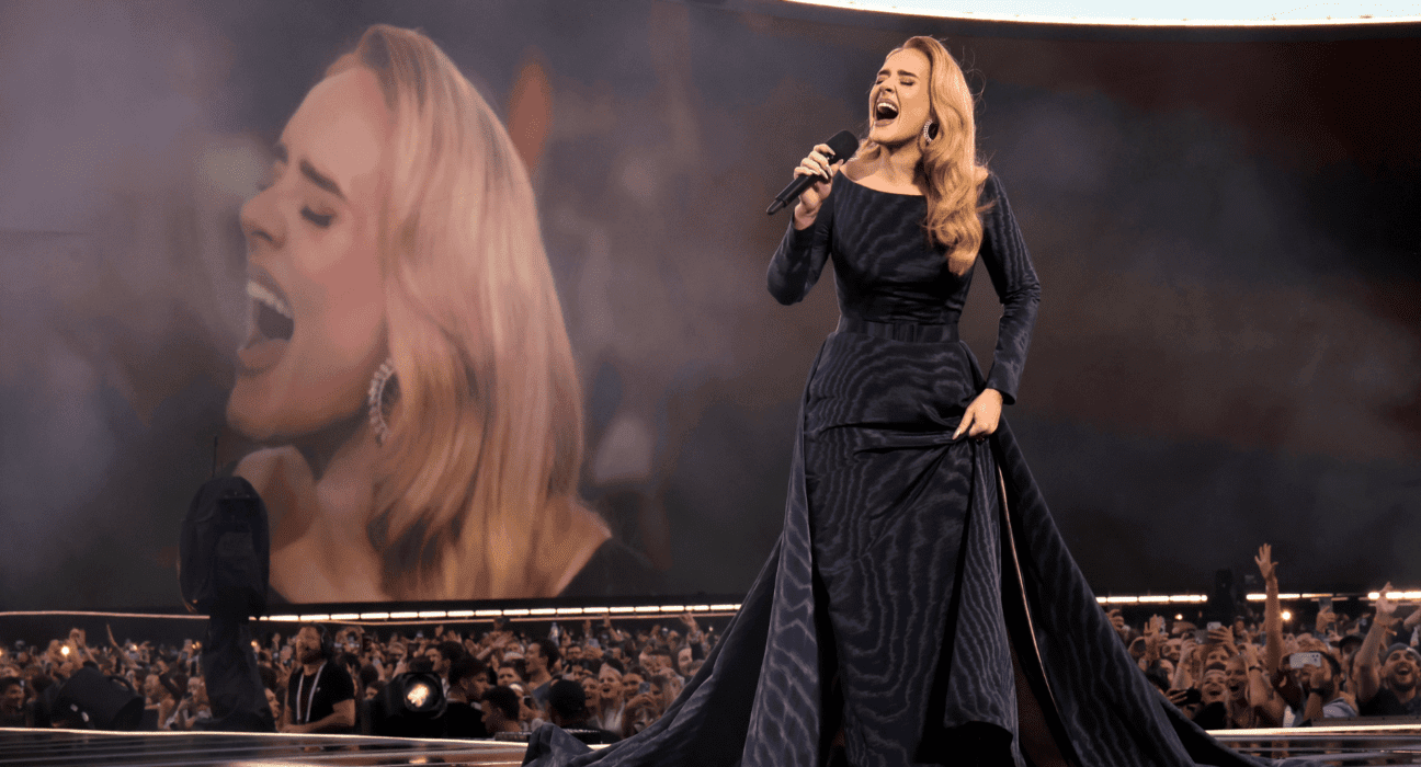 Cantora britânica Adele em primeiro show de sua residência na arena Messe München, em Munique, na Alemanha | Kevin Mazur - 2.ago.2024/Getty Images/Divulgação