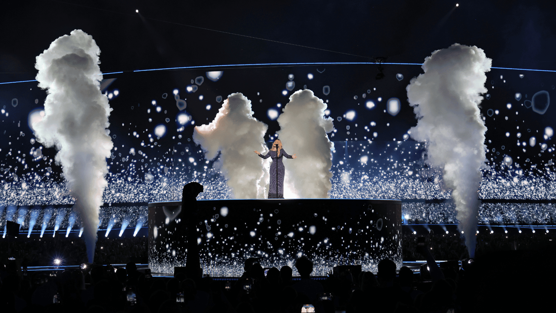 Cantora britânica Adele em primeiro show de sua residência na arena Messe München, em Munique, na Alemanha | Kevin Mazur - 2.ago.2024/Getty Images/Divulgação