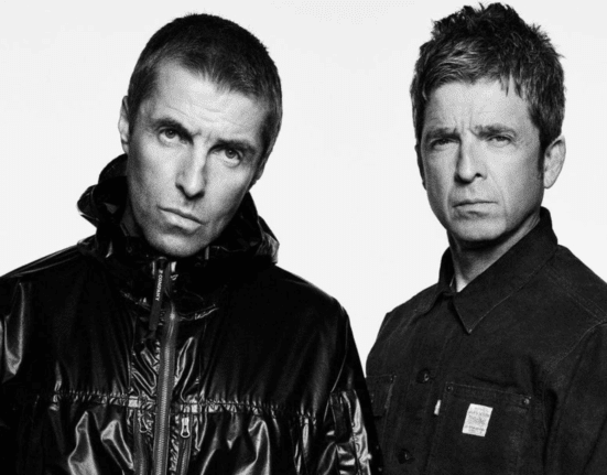 Irmãos Liam (esq.) e Noel Gallagher, do grupo britânico Oasis | Divulgação