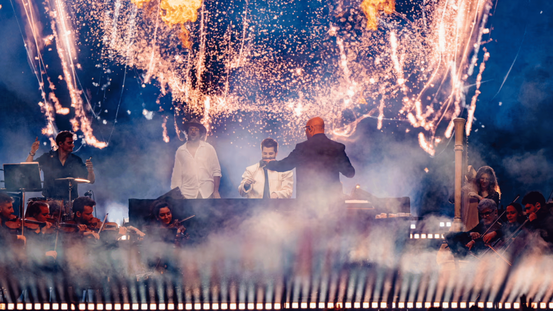 Alok (centro) com Zeeba (esq.) em show do Countdown to Tomorrowland Brasil, em São Paulo | 29.ago.2024/Divulgação