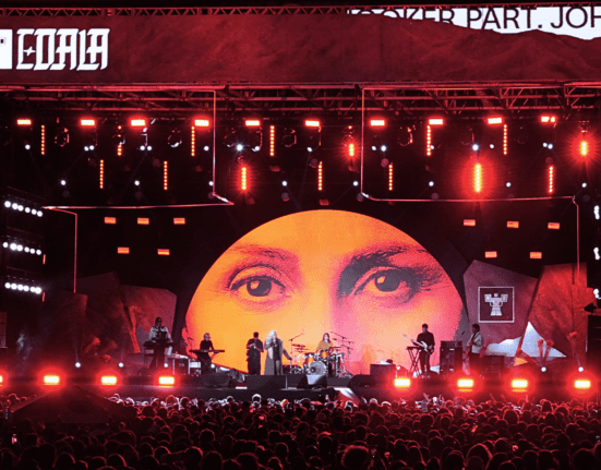 Fafá de Belém com Johnny Hooker em show da nona edição Coala Festival, no Memorial da América Latina, em São Paulo | 15.set.2023/Divulgação