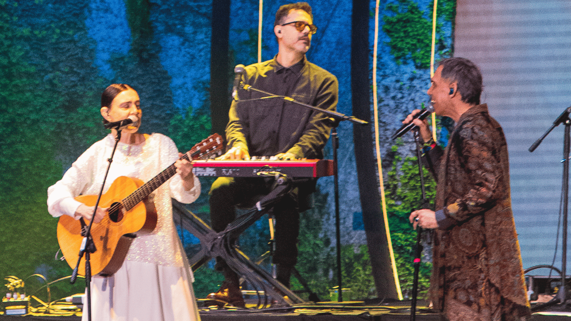 Adriana Calcanhotto (esq.) e Arnaldo Antunes em show no palco principal do Coala Festival, no Memorial da América Latina | 6.set.2024/Divulgação