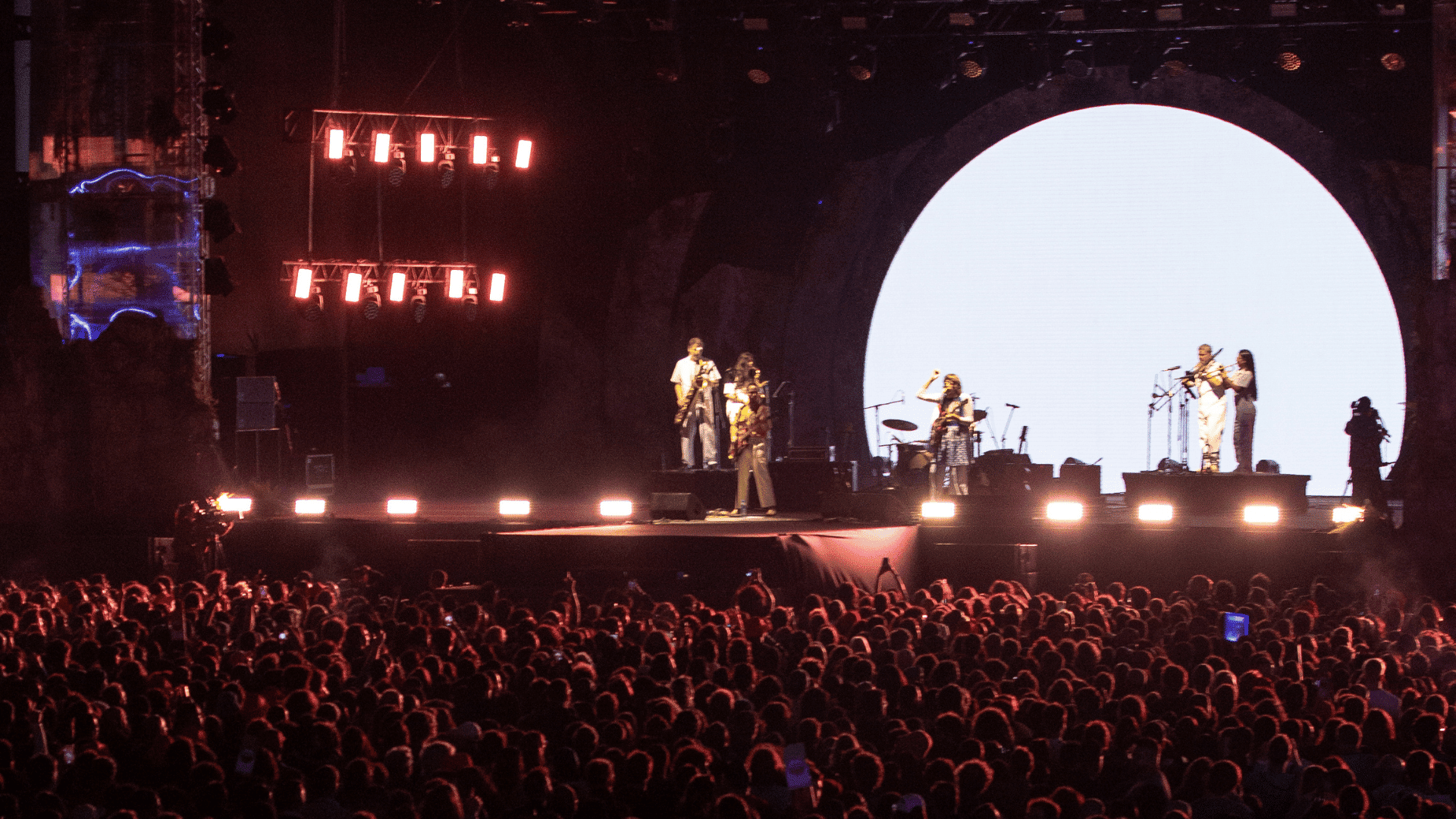 Banda O Terno em show no palco principal do Coala Festival, no Memorial da América Latina | 6.set.2024/Divulgação