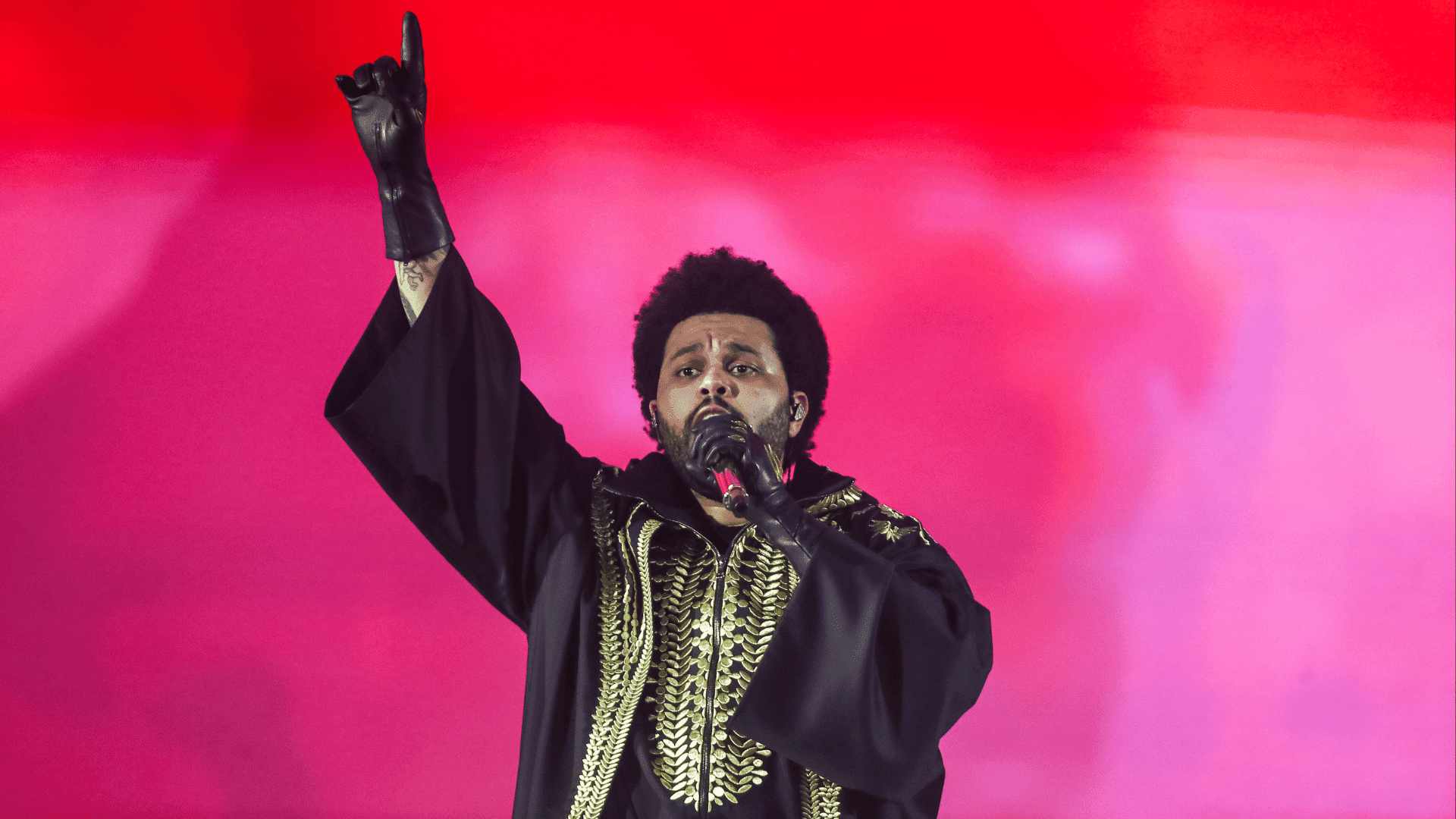 Cantor canadense The Weeknd em show para 70 mil fãs no estádio Morumbis, em São Paulo | Wagner Meier e Pedro Viela - 7.set.2024/Getty Images/Divulgação