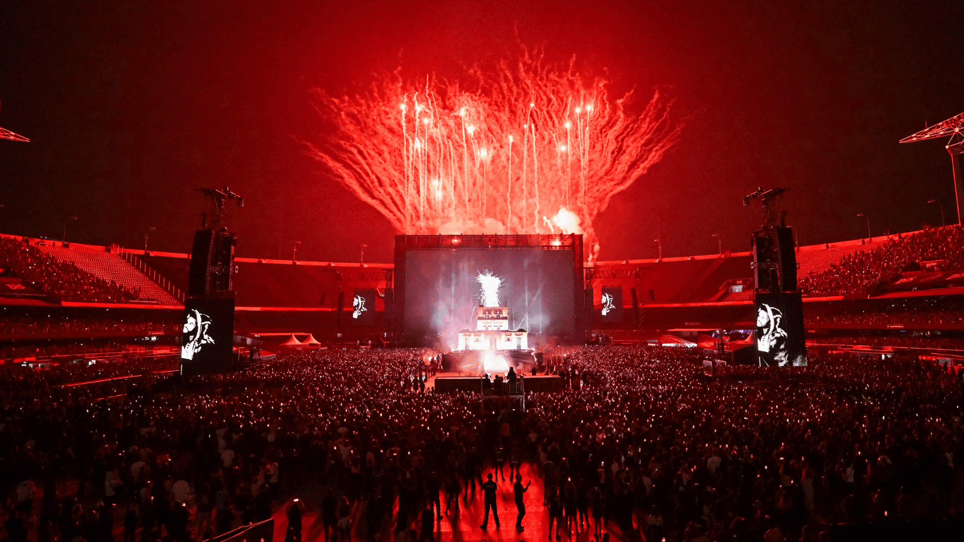 Cantor canadense The Weeknd em show para 70 mil fãs no estádio Morumbis, em São Paulo | Wagner Meier e Pedro Viela - 7.set.2024/Getty Images/Divulgação