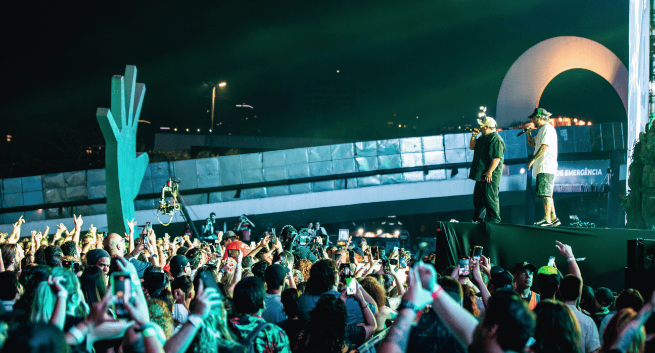 BNegão (esq.) e Marcelo D2 no palco em show do Planet Hemp no Coala Festival, no Memorial da América Latina, em São Paulo | 8.set.2024/Divulgação