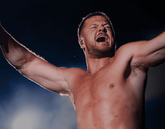 Dan Reynolds, vocalista do Imagine Dragons, em show no palco Mundo do Rock in Rio, no Parque Olímpico, na zona oeste do Rio de Janeiro | 14.set.2024/Divulgação