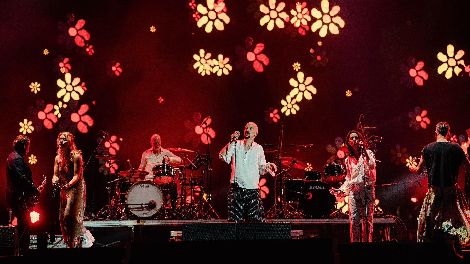 Tim Booth, vocalista da banda inglesa James, em show no palco Sunset do Rock in Rio, no Parque Olímpico, na zona oeste do Rio de Janeiro | 14.set.2024/Divulgação