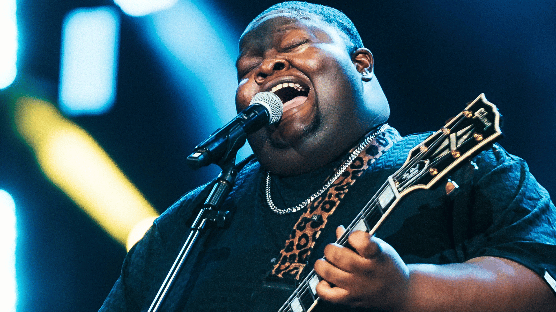 Americano Christone “Kingfish” Ingram em show no palco Sunset do Rock in Rio, no Parque Olímpico, na zona oeste do Rio de Janeiro | 14.set.2024/Divulgação