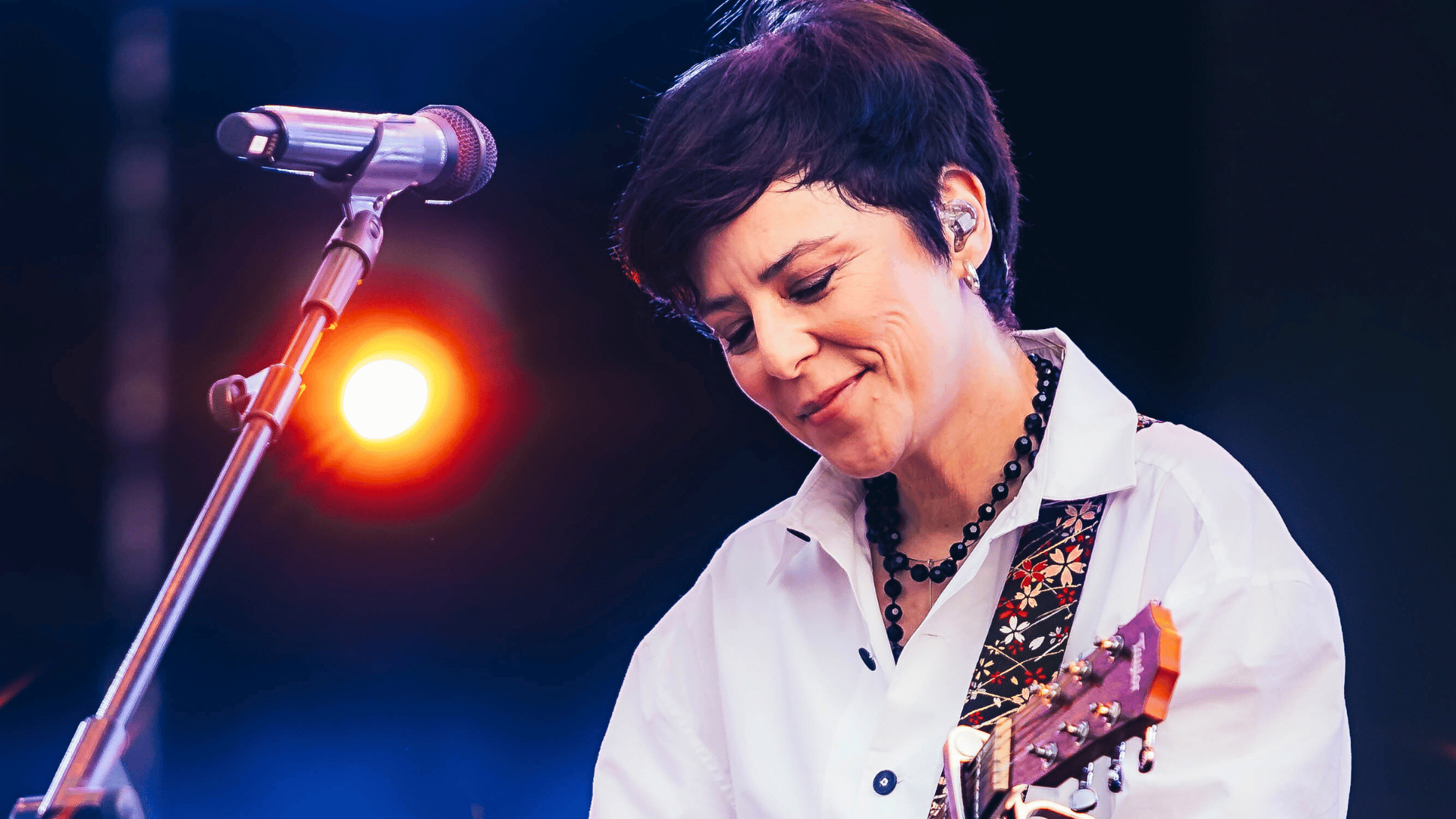 Fernanda Takati, vocalista do Pato Fu, em show no palco Sunset do Rock in Rio, no Parque Olímpico, na zona oeste do Rio de Janeiro | 14.set.2024/Divulgação