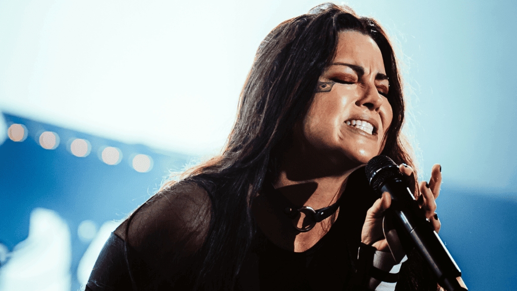 Amy Lee, vocalista do Evanescence, em show no palco Mundo do Rock in Rio, no Parque Olímpico na zona oeste do Rio | 15.set.2024/Divulgação