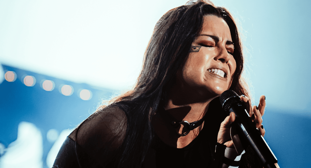 Amy Lee, vocalista do Evanescence, em show no palco Mundo do Rock in Rio, no Parque Olímpico na zona oeste do Rio | 15.set.2024/Divulgação