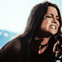 Amy Lee, vocalista do Evanescence, em show no palco Mundo do Rock in Rio, no Parque Olímpico na zona oeste do Rio | 15.set.2024/Divulgação