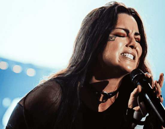 Amy Lee, vocalista do Evanescence, em show no palco Mundo do Rock in Rio, no Parque Olímpico na zona oeste do Rio | 15.set.2024/Divulgação