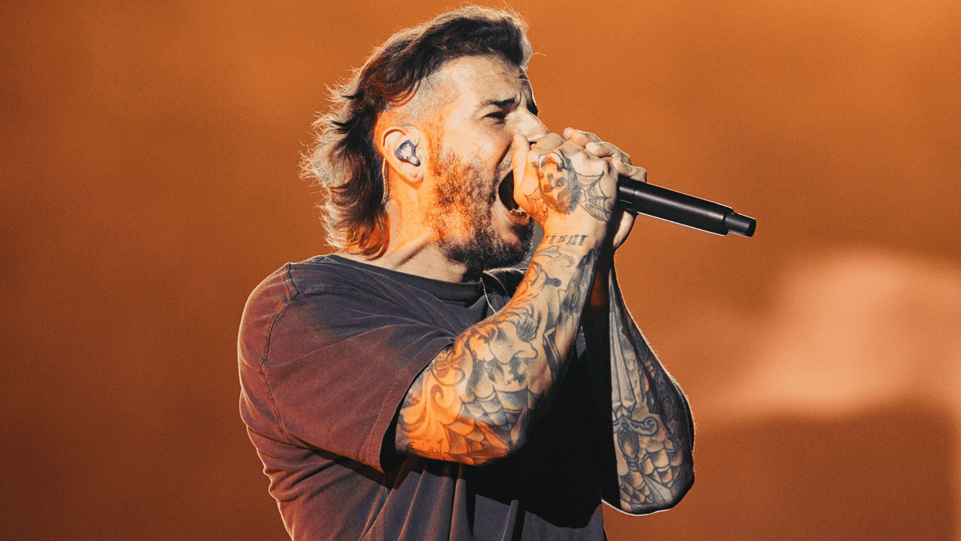 Vocalista M.Shadows em show do Avenged Sevenfold no palco Mundo do Rock in Rio, no Parque Olímpico na zona oeste do Rio | 15.set.2024/Divulgação