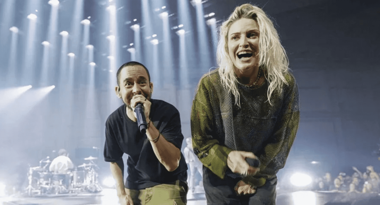 Guitarrista Mike Shinoda (esq.) e vocalista Emily Armstrong em show do Linkin Park no Barclays Center de Nova York | 16.set.2024/Reprodução