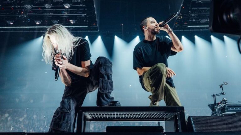 Vocalista Emily Armstrong (esq.) e guitarrista Mike Shinoda em show do Linkin Park na O2 Arena, em Londres | James Bridle - 24.set.2024/Divulgação