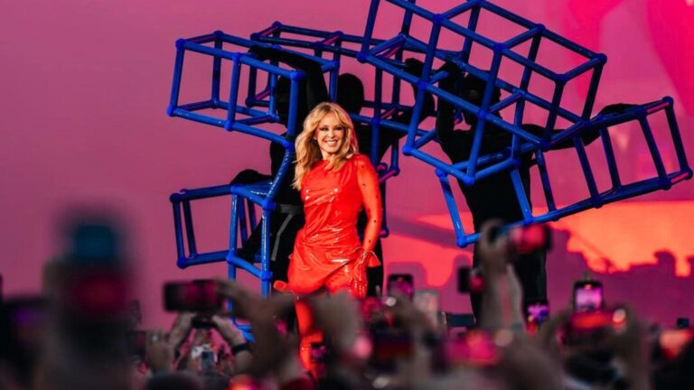 Kylie Minogue em show no BST (British Summer Time) no Hyde Park, em Londres | Phoebe Fox - 13.jul.2024/Divulgação