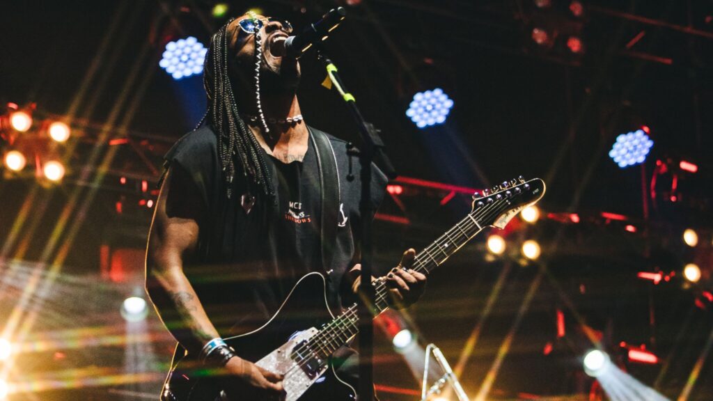 Guitarrista e vocalista Charles Gama em show do Black Pantera no Knotfest Brasil, no Allianz Parque, em São Paulo | 20.out.2024/Flashbang/Divulgação