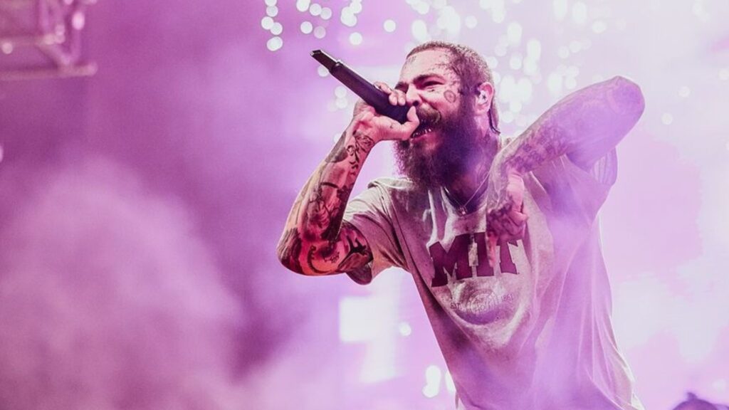 Post Malone em show no Fenway Park, em Boston (EUA) | 18.set.2024/Divulgação