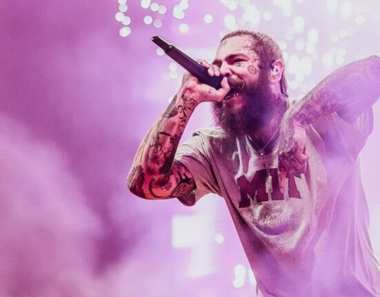 Post Malone em show no Fenway Park, em Boston (EUA) | 18.set.2024/Divulgação