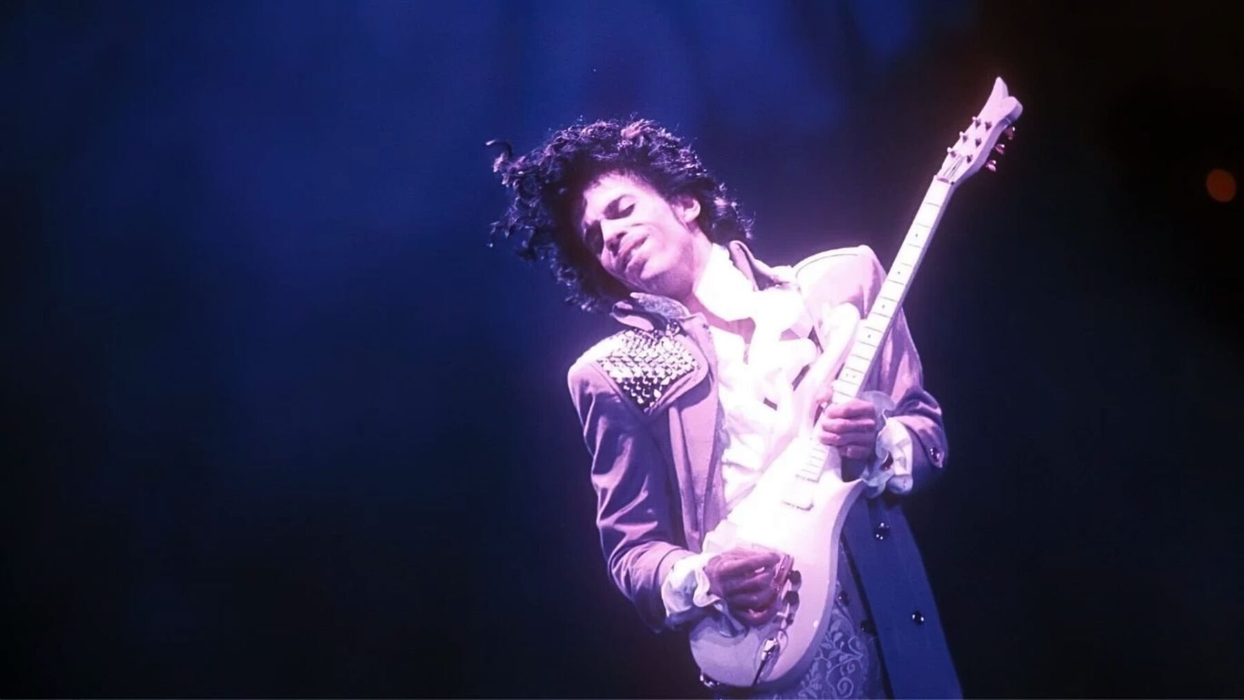 Prince em cena do filme "Purple Rain", em que interpreta o personagem The Kid Reprodução