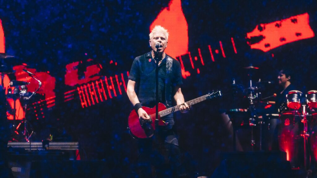 Dexter Holland, vocalista do Offspring, em show no palco Budweiser do Lollapalooza, no autódromo de Interlagos, em São Paulo | Carolina Demper - 22.mar.2024/Divulgação