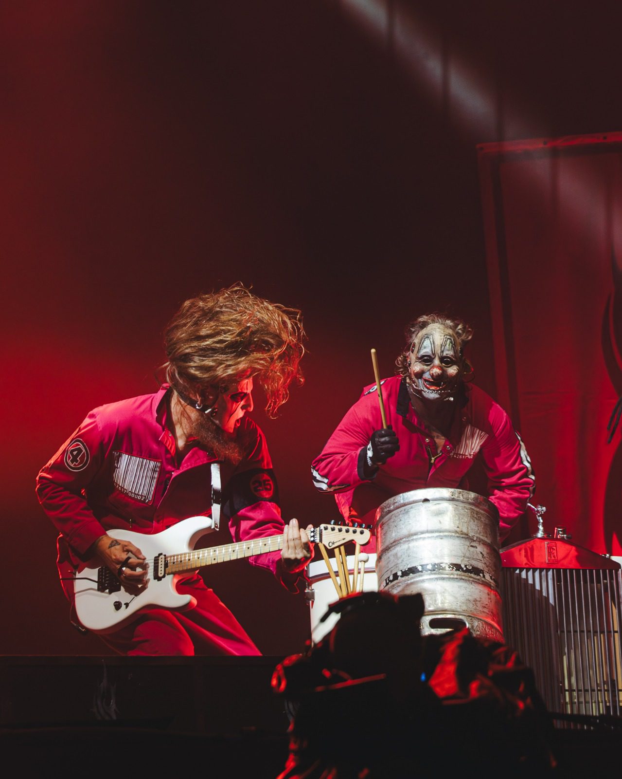 Guitarrista James Root (esq.) e percussionista Michael Shawn, o Clown, em show do Slipknot no Knotfest, no Allianz Parque, em São Paulo | 19.out.2024/Flashbang/Divulgação