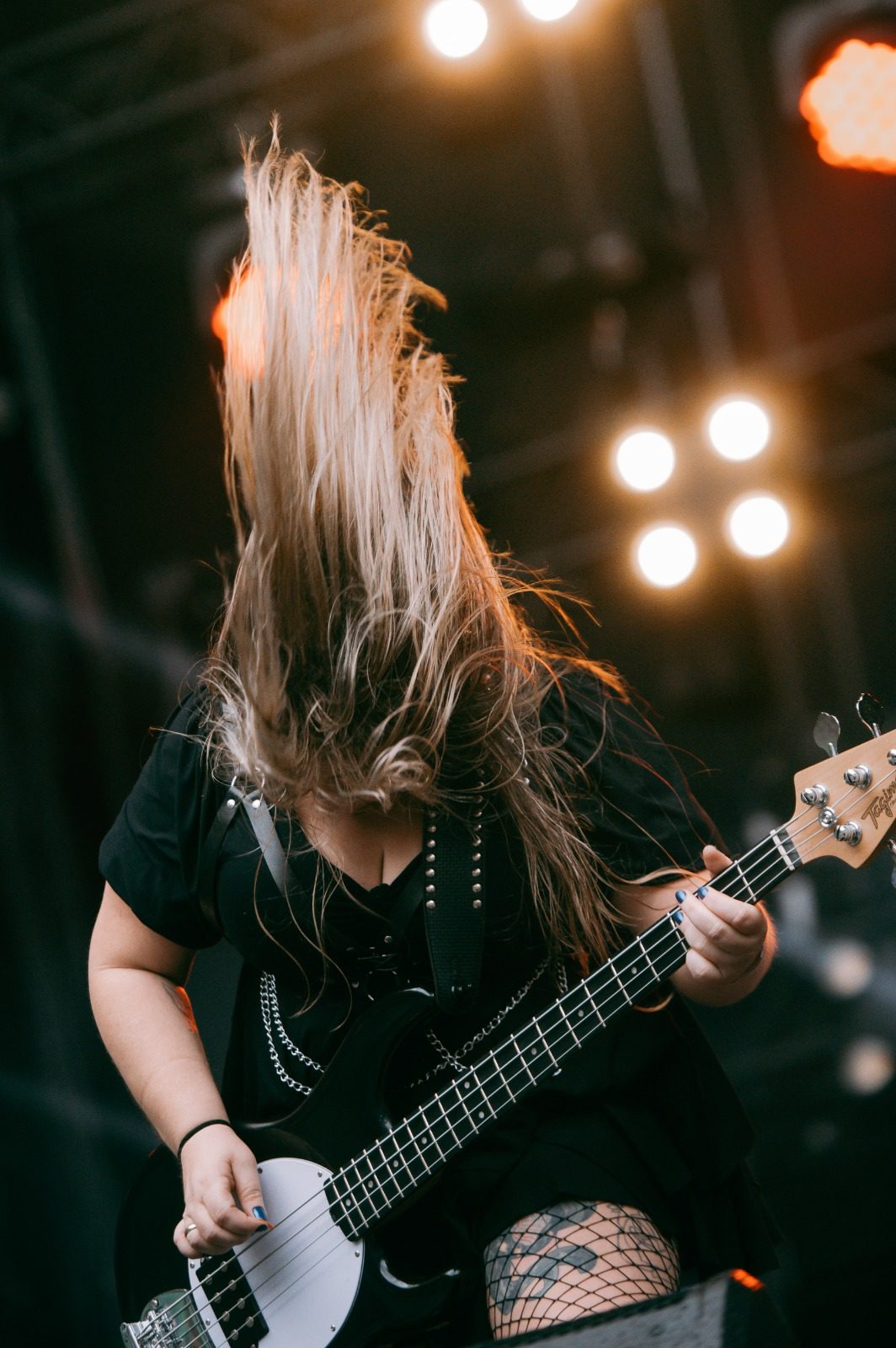 Baixista "Thamy" Leopoldo em show da banda brasileira Eskröta no primeiro dia de Knotfest, no Allianz Parque, em São Paulo | 19.out.2024/Flashbang/Divulgação